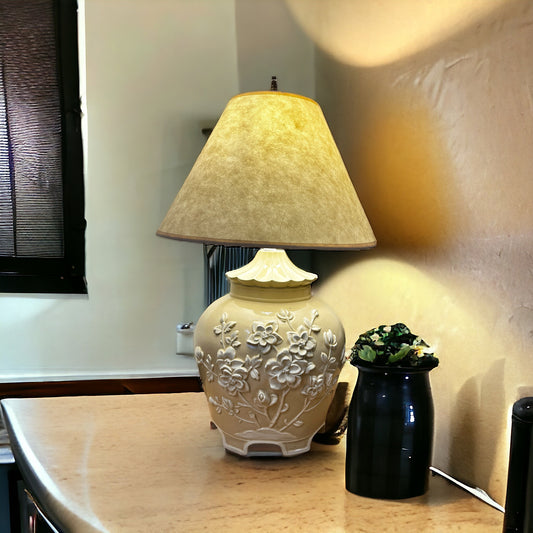 Mid-Century Chinoiserie Pagoda Style Pale Yellow Table Lamp