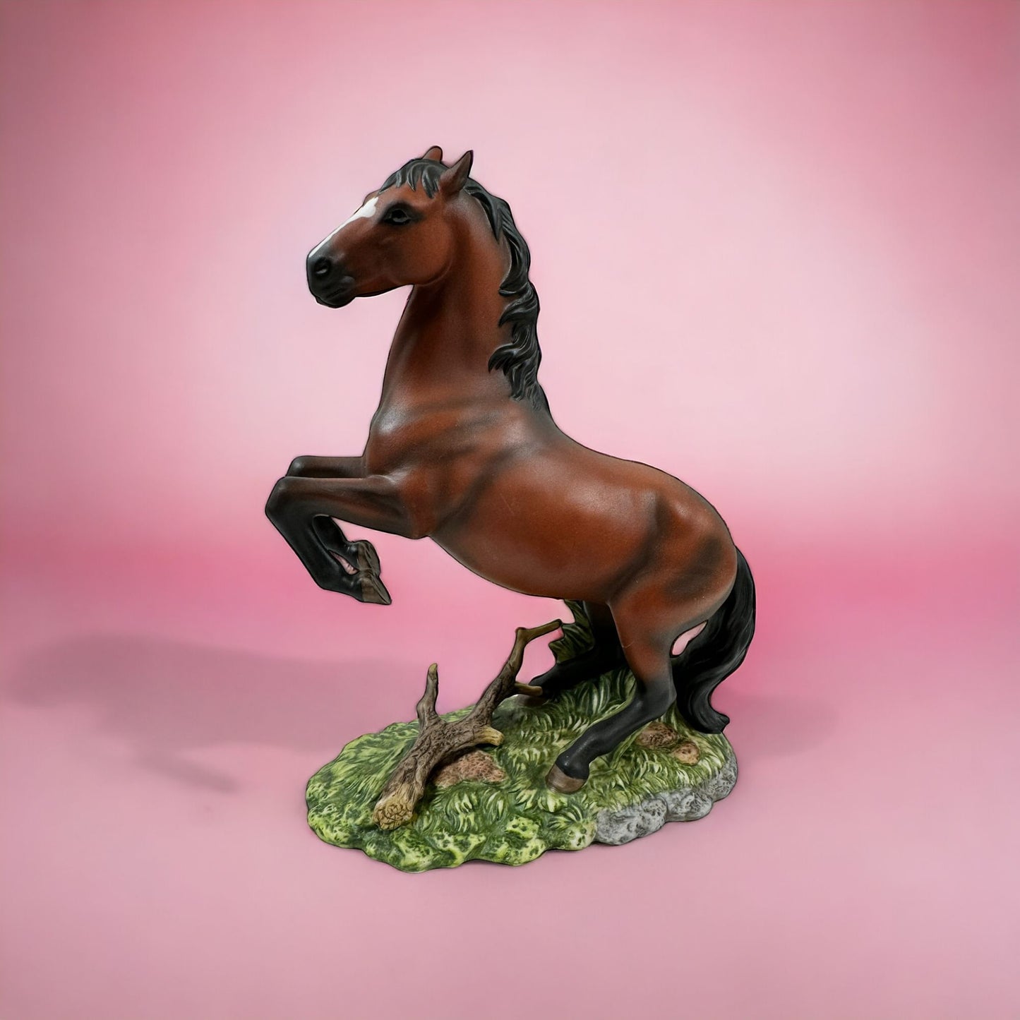 1997 Vintage Masterpiece Porcelain The Champion Horse Figurine