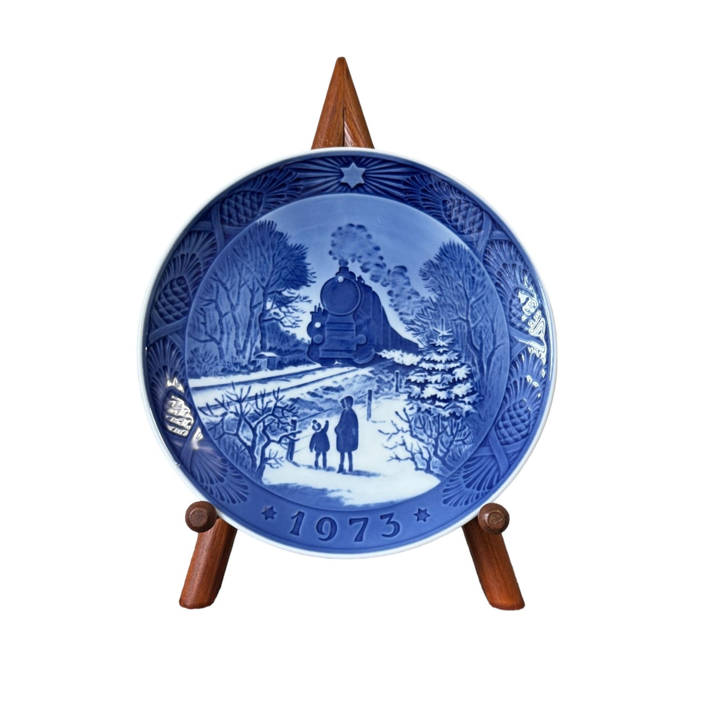 1973 Royal Copenhagen Blue Christmas Plate "Going Home For Christmas" Denmark Excellent Condition Bing & Grondahl